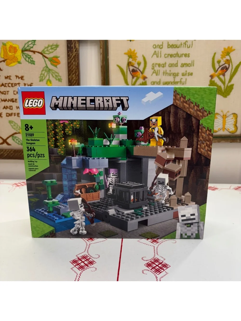 Minecraft the Skeleton Dungeon Lego set 21189 new in box with light box wear